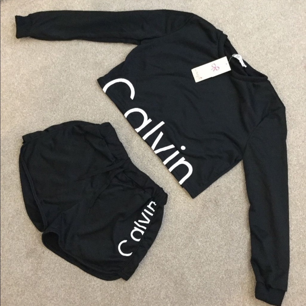 Calvin Klein Crewneck Sweatshirt And Shorts Set🔥